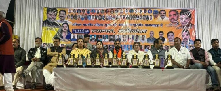 ग्राम कस्तूरबोड़ में तीन दिवसीय अखिल भारतीय कबड्डी टूर्नामेंट जोरों पर भाजपा जिला अध्यक्ष ऐतराम साहू ने कबड्डी को खेल और अनुशासन का प्रतीक एवं बताया, जनपद अध्यक्ष स्मिता चंद्राकर ने युवा प्रतिभाओं को सराहा