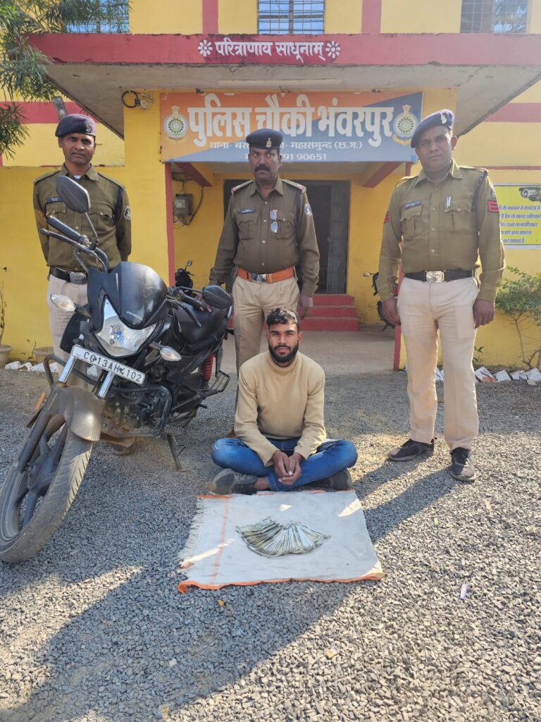 खुसरूपाली रोड के पास बुजुर्ग व्यक्ति से बैंक से पैसा निकाल कर घर जाते समय झपटमारी करने वाला 01 आरोपी को महासमुन्द पुलिस ने किया गिरफ्तार