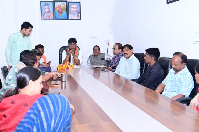 नवनिर्वाचित भाजपा पार्षदों के साथ विधायक ने की बैठक, विभिन्न विषयों पर की चर्चा