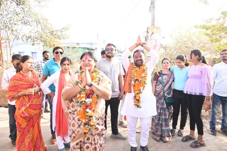 वार्ड के लोग मेरे परिवार से कम नहीं, मुझे पार्षद चुनने के लिए मेरे लिए वार्ड के वार्ड 3  के वासियों का आभार धन्यवाद करती हूं: सुनैना पप्पू ठाकुर