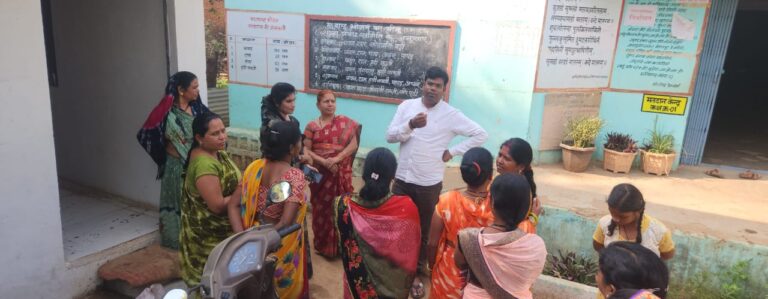 पार्षद विजय साव ने किया स्कूल का औचक निरीक्षण,पढ़ाई लिखाई व्यवस्था की जानकारी लेने के बाद मध्यान्ह भोजन का लिया स्वाद