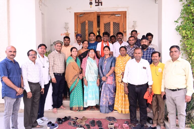 महासमुन्द:नवनिर्वाचित सरपंचों ने की विधायक से मुलाकात, विभिन्न विषयों पर हुई चर्चा