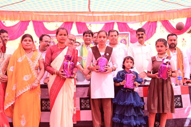 मातृ सम्मेलन कार्यक्रम में शामिल हुए विधायक योगेश्वर राजू सिन्हा 