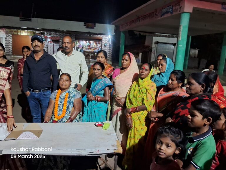 नयापारा में पुलिस का खौफ नहीं होने से असामाजिक तत्वों के हौसले बुलंद,वार्ड पार्षद विक्की खान की पहल पर महिलाएं नशा मुक्ति एवं समाज सुधार के चलाएगी अभियान