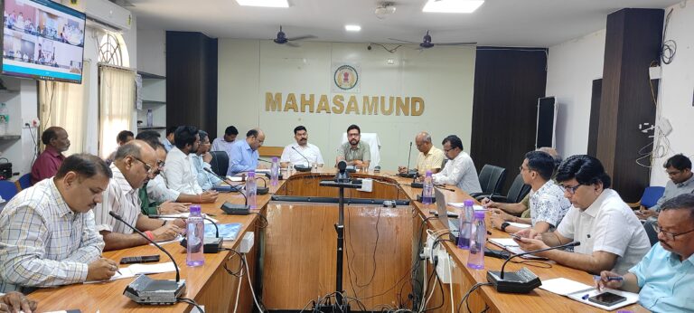 महासमुंद जिले में “सुशासन तिहार-2025” की तैयारियों को लेकर कलेक्टर ने ली बैठक