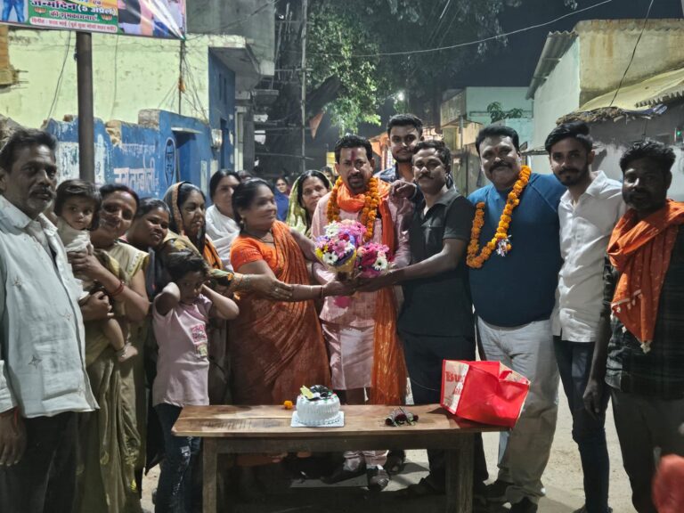 महासमुन्द न.पा उपाध्यक्ष देवीचंद राठी के जन्मदिन पर शहर के वार्ड क्र 14 रेल्वे पटरी किनारे एव वार्ड क्र 19 बड़ाई पारा में कार्यक्रम आयोजीत कर जन्मदिन मनाया गया