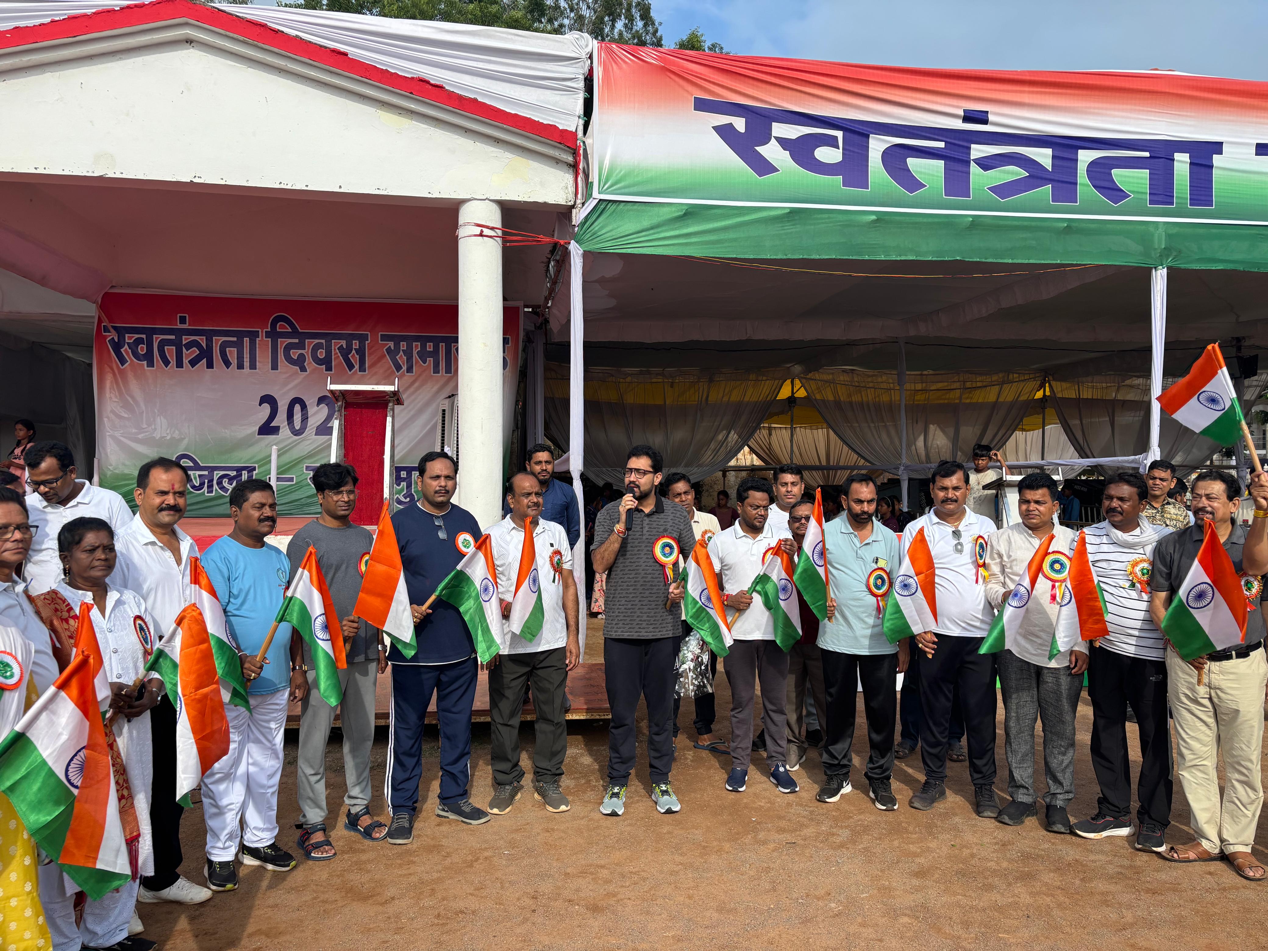 स्वतंत्रता, तिरंगा एवं स्वच्छता दौड़ में उमड़ा देशभक्ति का जज्बा,कलेक्टर सहित जनप्रतिनिधियों ने लगाई दौड़,कलेक्टर ने दिलाई स्वच्छता की शपथ, तिरंगे के सम्मान में दौड़े 900 से अधिक प्रतिभागी