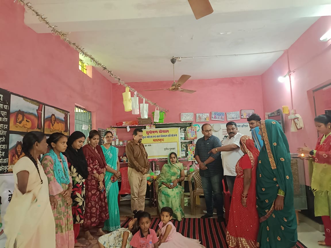 वार्ड नं. 26 क्लबपारा स्थित आंगनबाड़ी केन्द्र में गोद भराई कार्यक्रम आयोजित हुआ