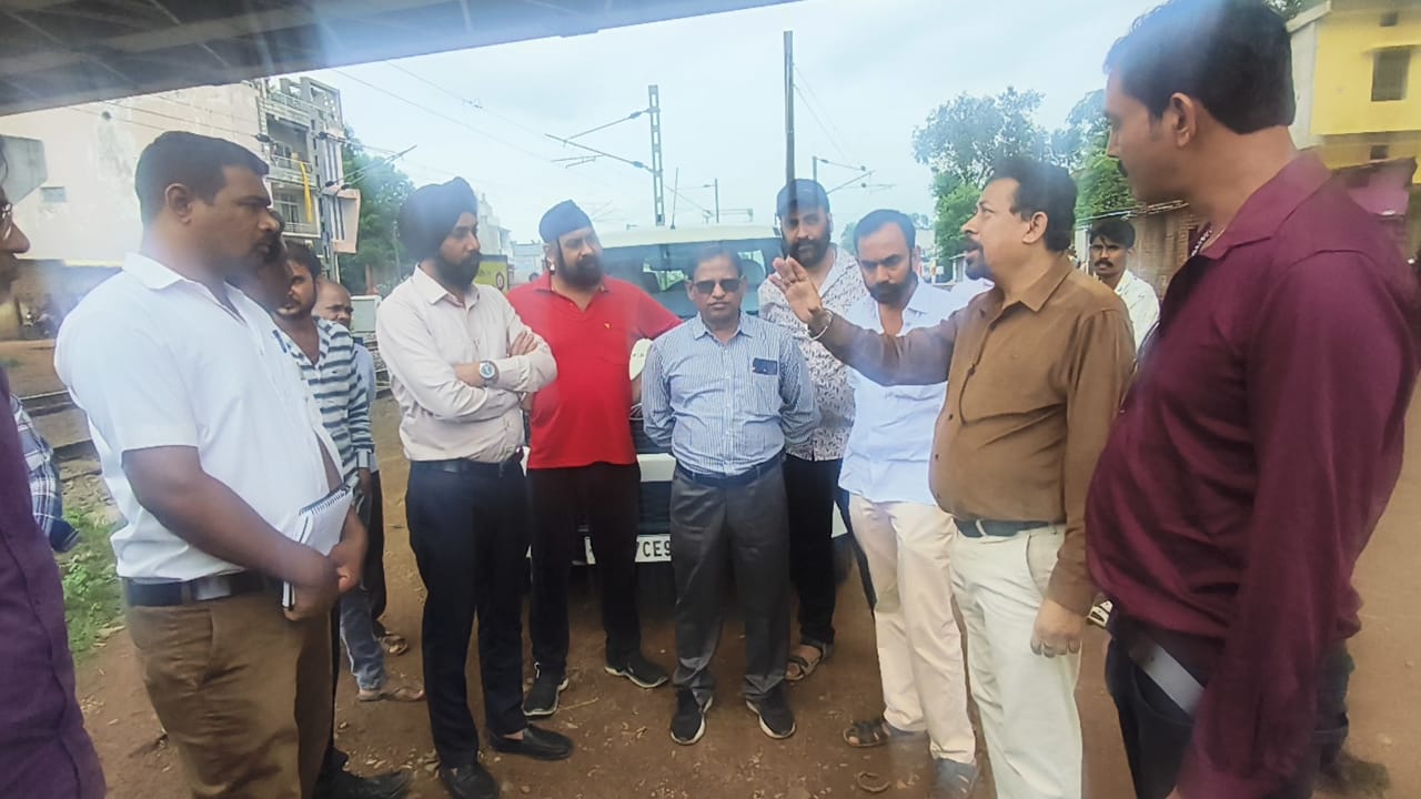 भाजपा नेताओं की राय एवं जनमानस के अनुसार रेल्वे क्रासिंग और शंकर नगर के बावली गली के पास अण्डर ब्रीज बनाने की तैयारी