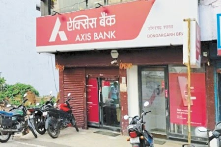 बैंक कर्मचारी ने उड़ा डाले कस्टमर्स के करोड़ों रुपये, पत्नी के अकाउंट में ट्रांसफर करता था ठगी का पैसा