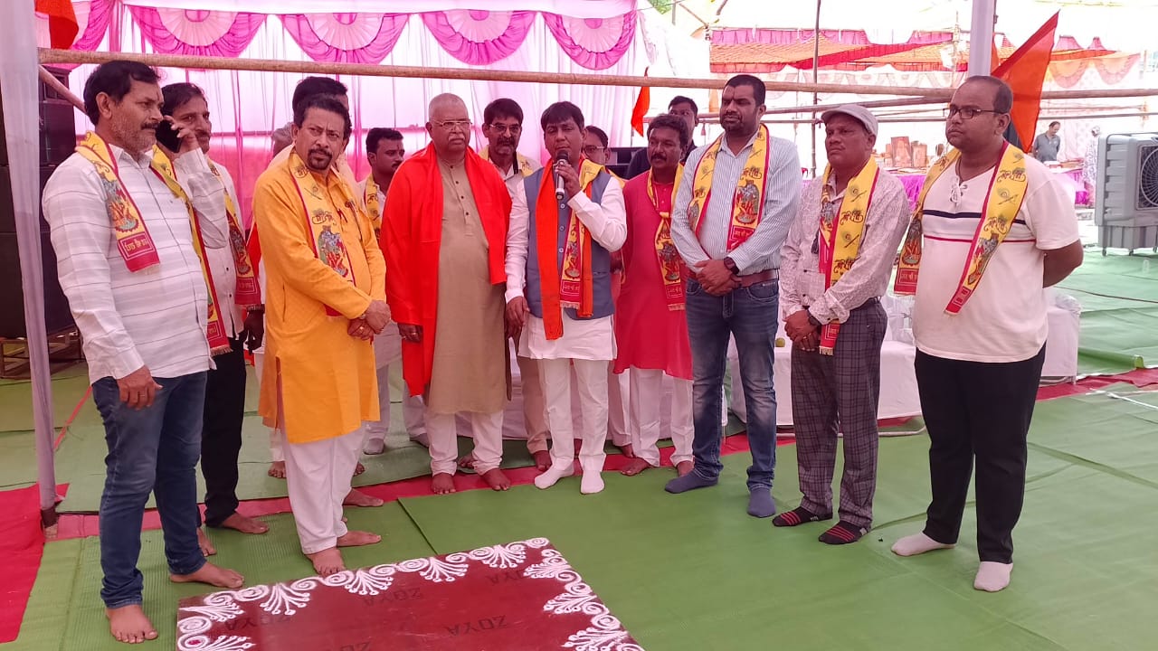 कलश शोभा यात्रा के साथ श्रीकथा ज्ञान यज्ञ का हुआ शुभारंभ