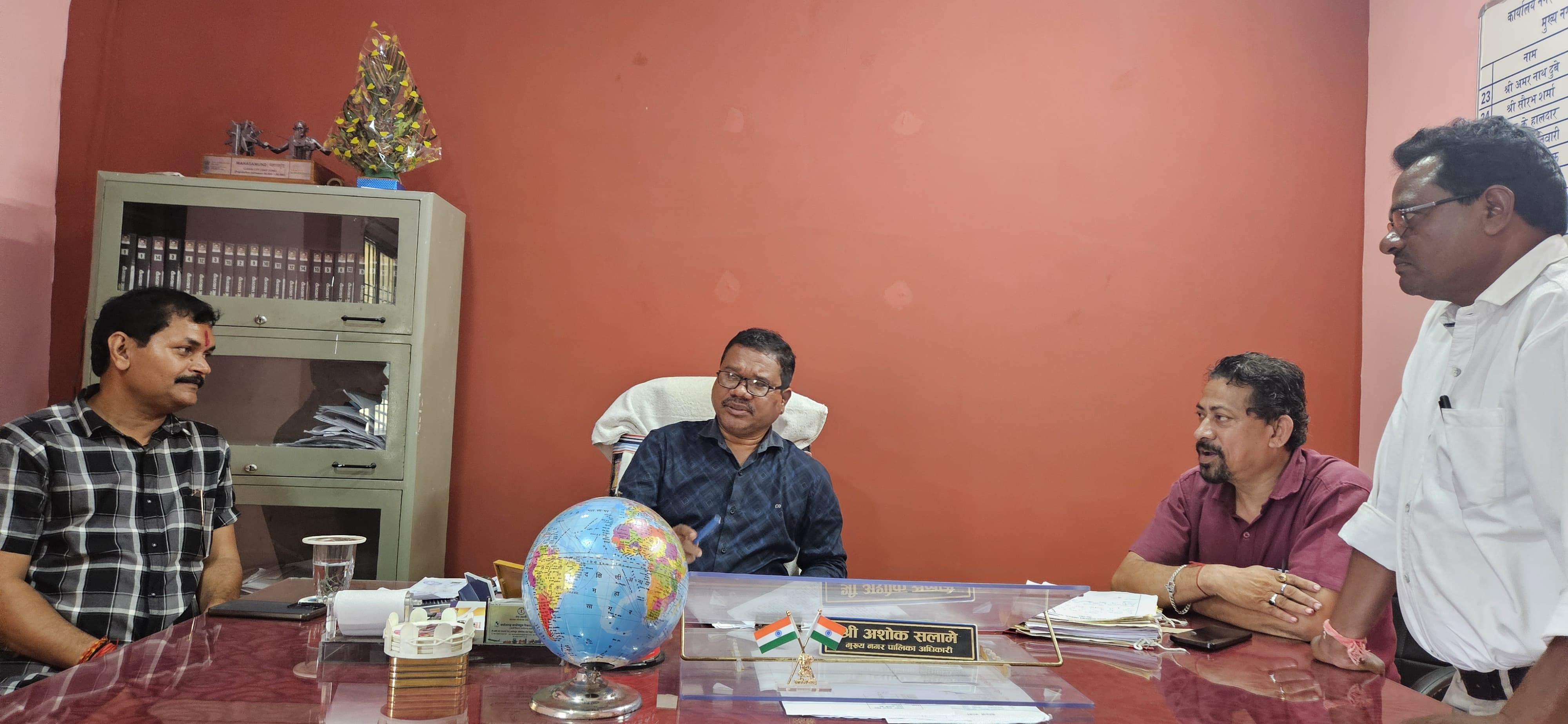 पार्षद निधी से लाईट खरीदने की अनुमति से अब वार्डो में अंधेरा छटेगा- देवीचंद राठी उपाध्यक्ष न.पा.
