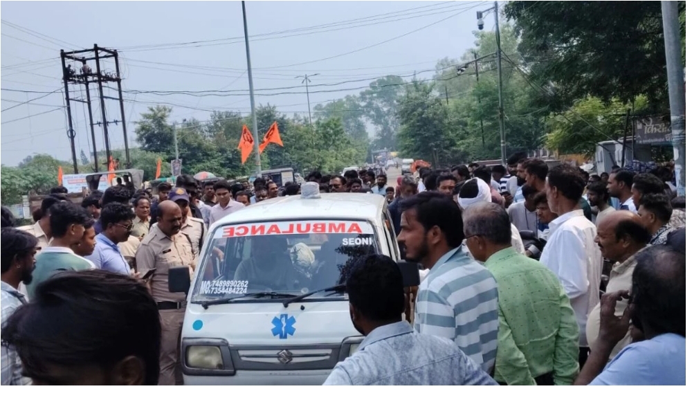 सिवनी में एंबुलेंस चालू नहीं होने पर पुलिस ने दिखाई सूझबूझ, कोतवाली के वाहन में जंजीर बांधकर मृतक के गांव किया रवाना
