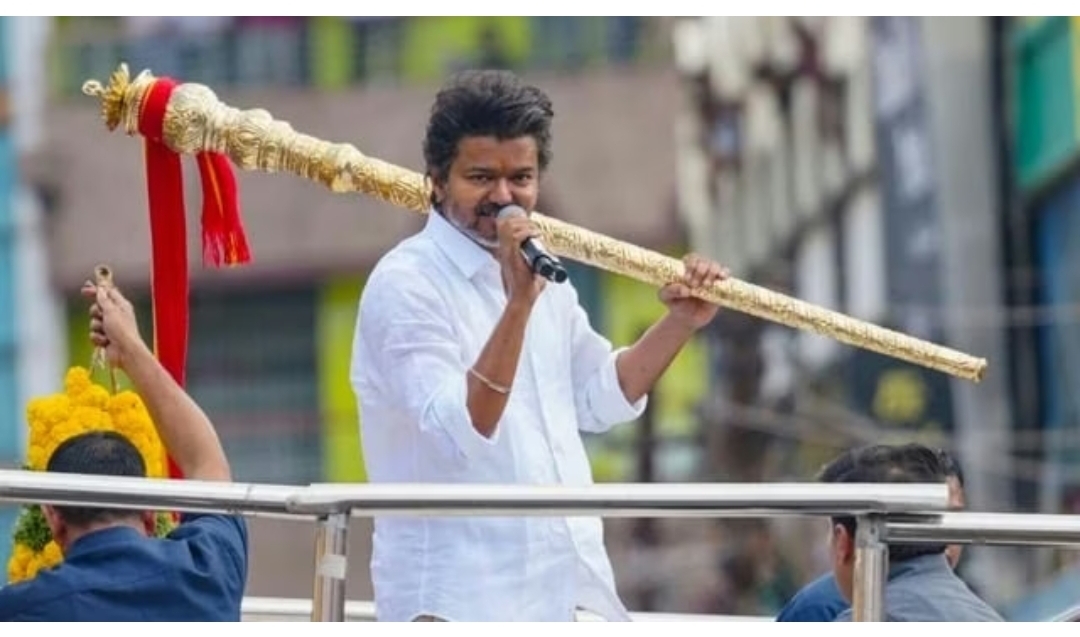 भगदड़ के बाद TVK चीफ को बम से उड़ाने की धमकी, विजय के घर की कोने-कोने की तलाशी; सुरक्षा