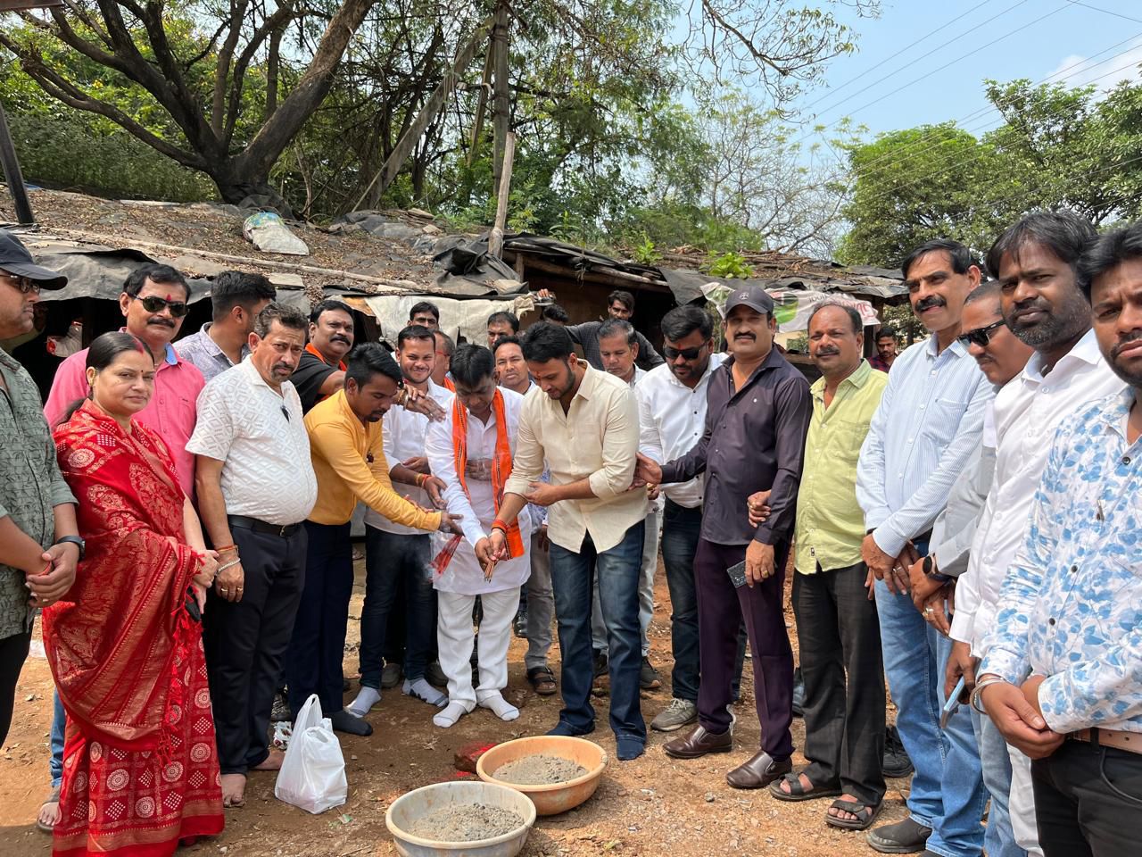 सीसी रोड भूमिपूजन कार्यक्रम में शामिल हुए विधायक योगेश्वर राजू सिन्हा 