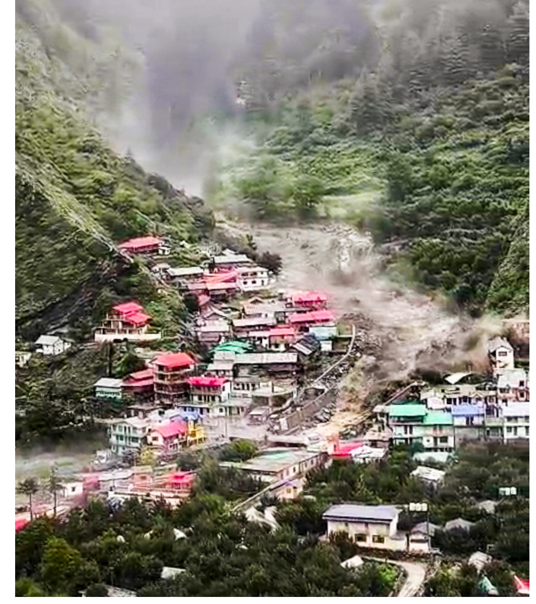 पल भर में बह गया गांव; उत्तरकाशी में बादल फटने से मचे हाहाकार और तबाही की तस्वीरें