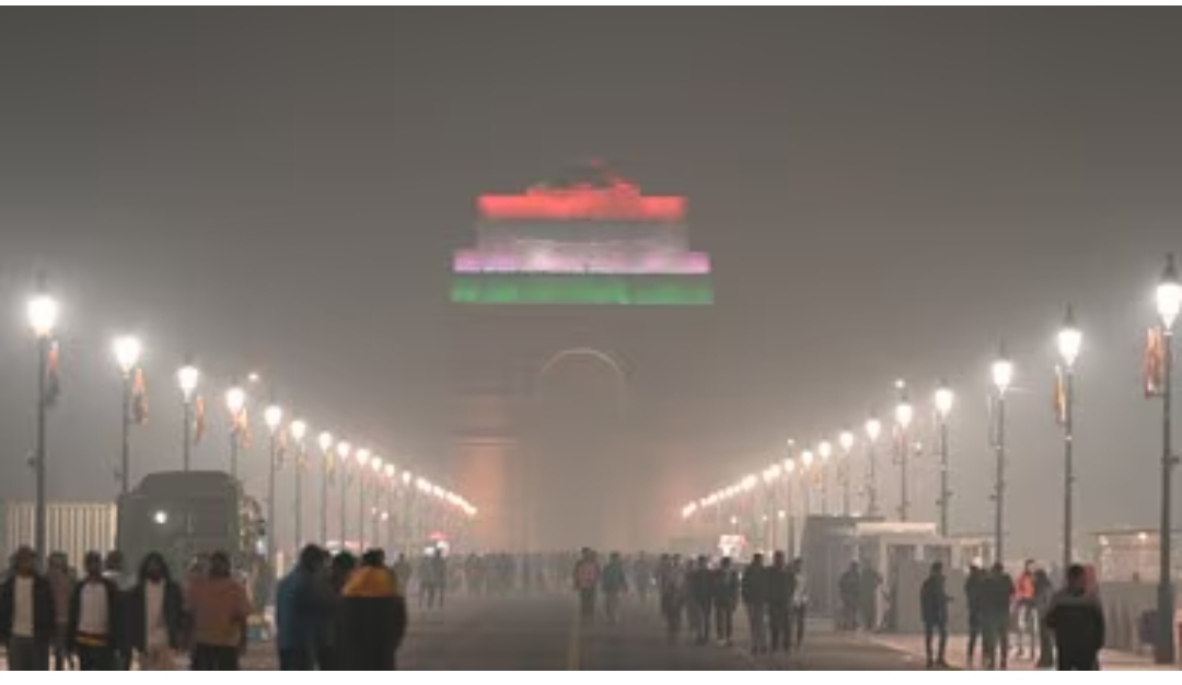 दिल्ली को डराने लगा पलूशन; आनंद विहार में AQI 350 पार, ग्रैप-1 की पाबंदियां लागू