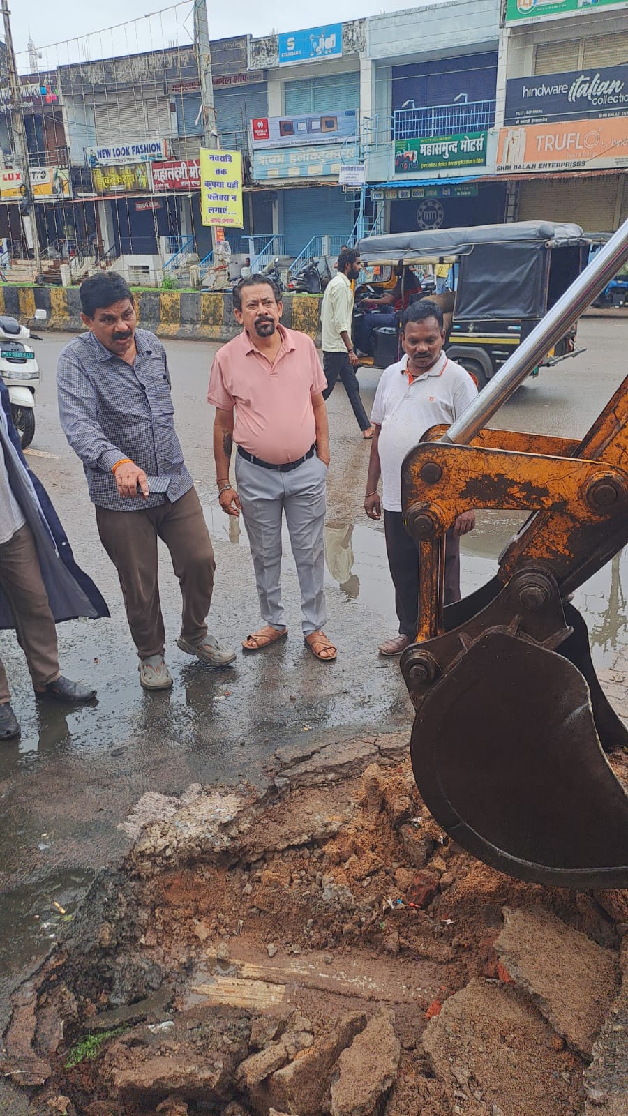 महासमुंद के वार्ड 14 में नाली जाम की समस्या पर नपा उपाध्यक्ष देवीचंद राठी ने लिया संज्ञान