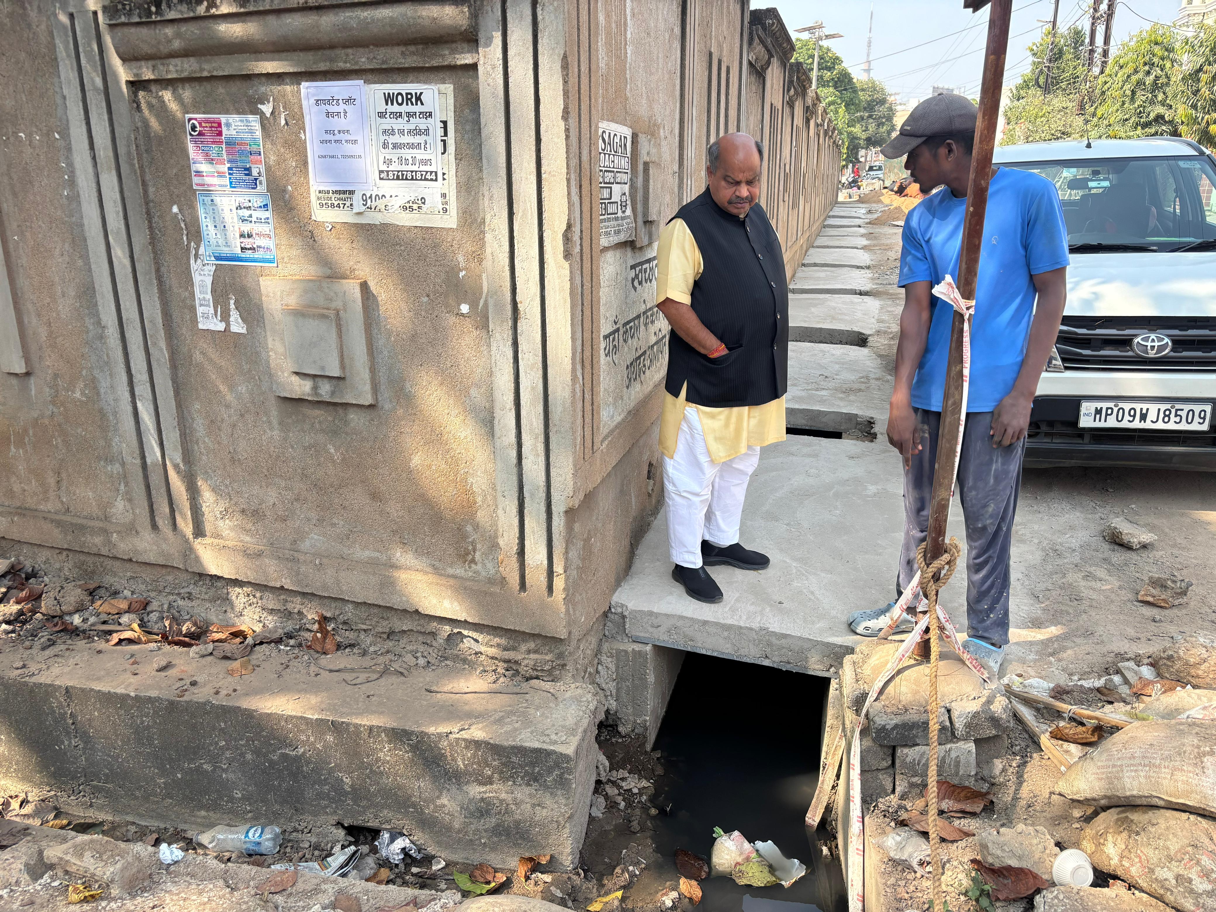 स्वच्छ और सुगम गायत्री नगर की दिशा में विधायक पुरंदर मिश्रा का ठोस कदम, सेवा की मिसाल बने पुरंदर मिश्रा — स्वच्छता और विकास का नया अध्याय रचा