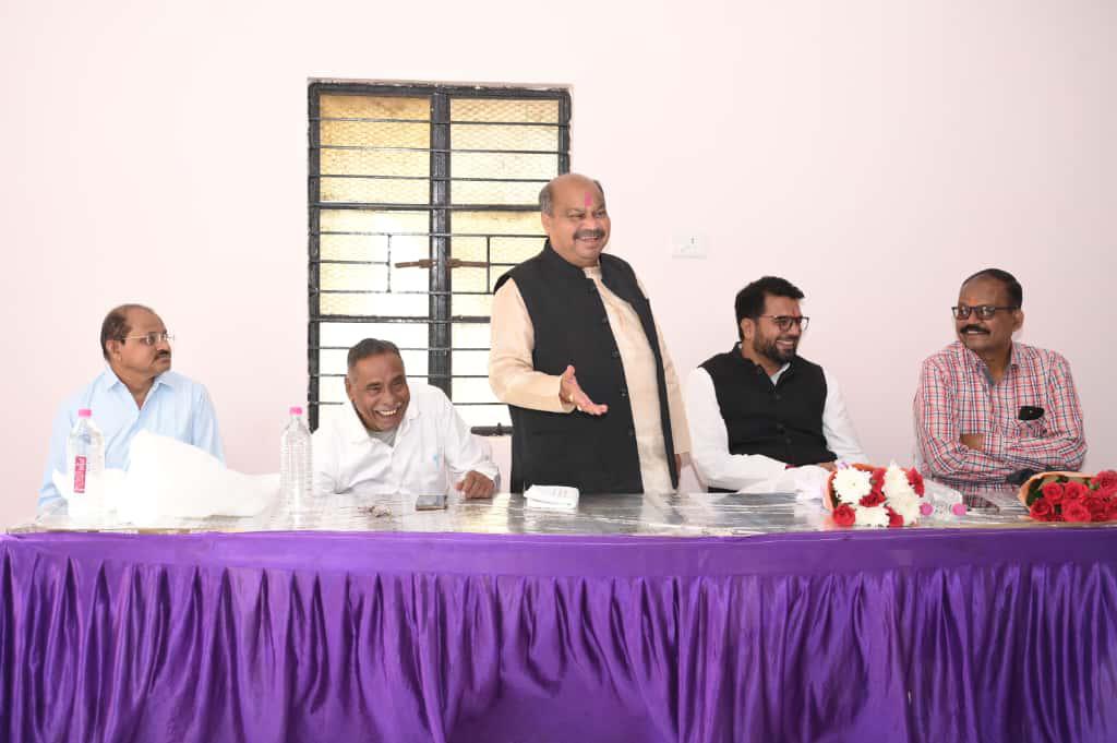 जनविश्वास से जनसेवा तक राजातालाब में संवर उठा समिति भवन का नया रूप”