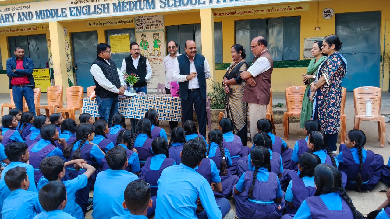 राष्ट्रीय शिक्षा नीति 2020 में निर्धारित बुनियादी साक्षरता एवं संख्या ज्ञान (FLN) को सुदृढ़ करने के उद्देश्य से जिला महासमुंद की 1269 प्राथमिक शालाओं में दिनांक 14 नवंबर को भव्य रूप से FLN मेला का आयोजन किया गया
