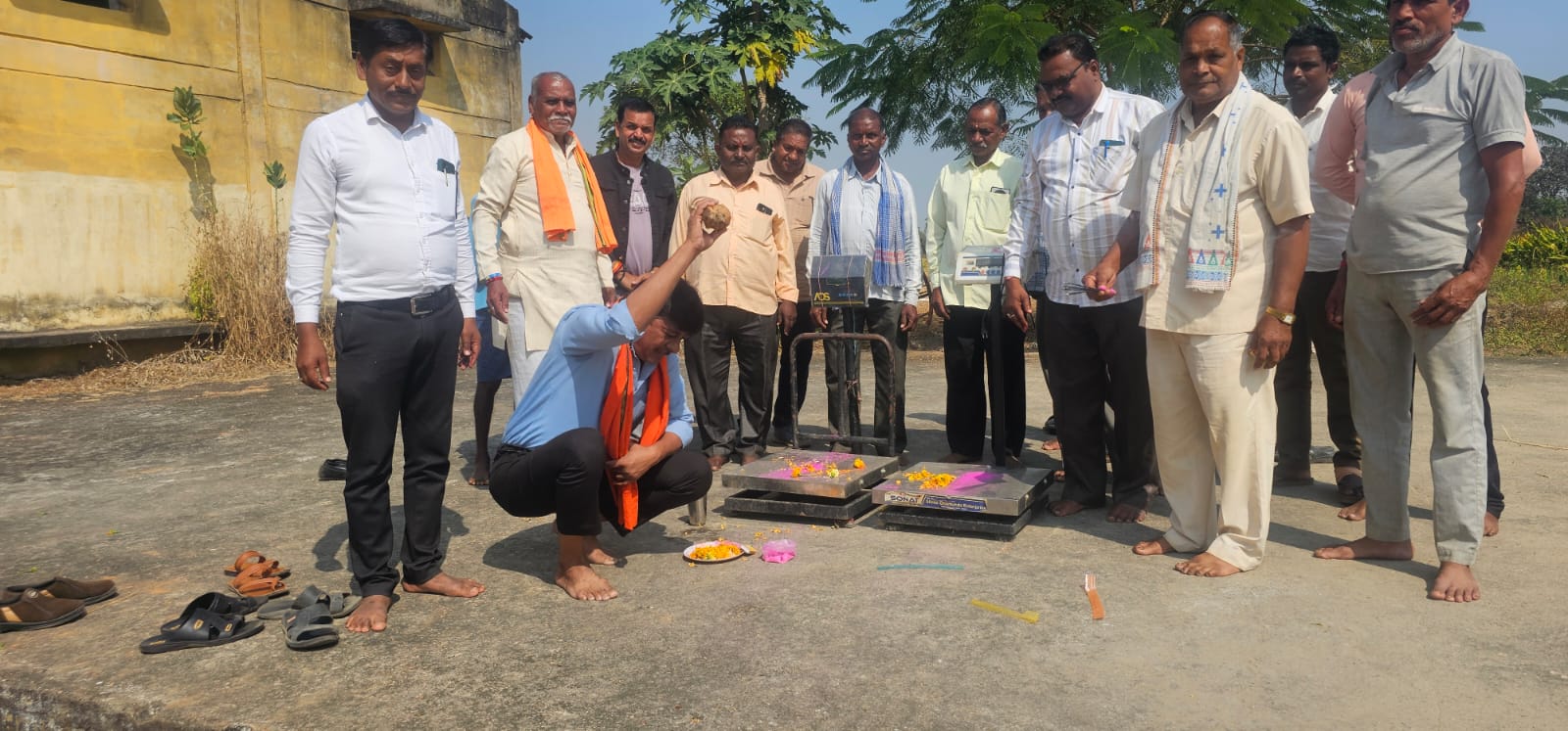 पूर्व विधायक डॉ. चोपड़ा ने पटेवा और बनपचरी धान खरीदी केंद्रों का किया शुभारंभ