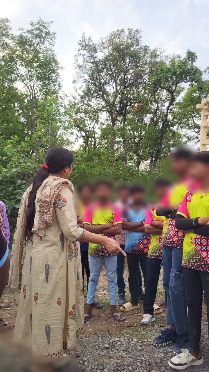 बाल श्रम के लिए ले जा रहे 6 नाबालिग बच्चों को कराया मुक्त,  राज्य बाल अधिकार संरक्षण आयोग अध्यक्ष डॉ. वर्णिका शर्मा की तत्परता से कार्रवाई, पिकअप वाहन चालक एवं बैंड पार्टी के विरुद्ध कार्रवाई के निर्देश
