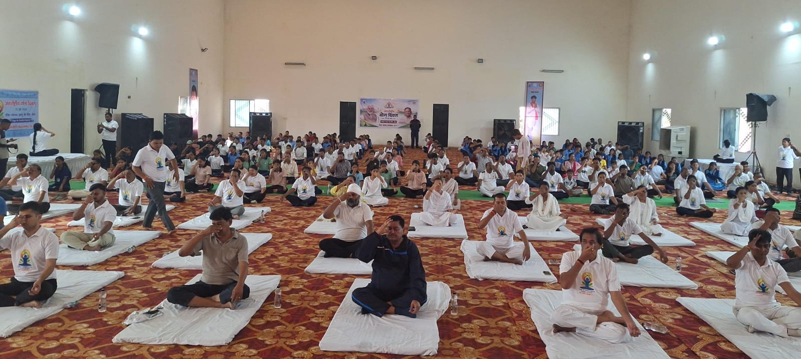 जिले के प्रभारी मंत्री श्री दयाल दास बघेल के मुख्य आतिथ्य में महासमुंद में मनाया गया 12वां विश्व योग दिवस, योग को जीवनशैली का हिस्सा बनाकर स्वस्थ समाज का निर्माण करें – प्रभारी मंत्री श्री बघेल