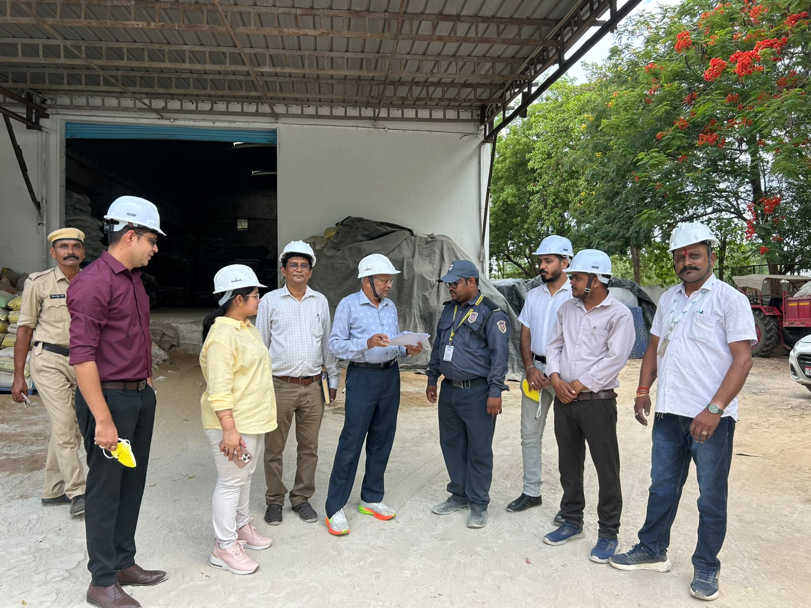 संयुक्त टीम द्वारा विभिन्न औद्योगिक संस्थानों का निरीक्षण
