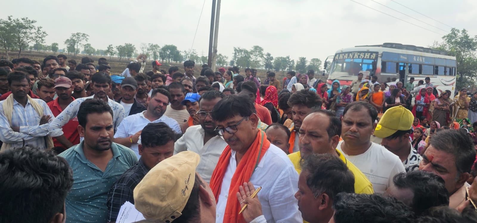 स्थानीय युवाओं के रोजगार की उठाई आवाज, पूर्व विधायक डॉ. विमल चोपड़ा ने प्रबंधन से की चर्चा