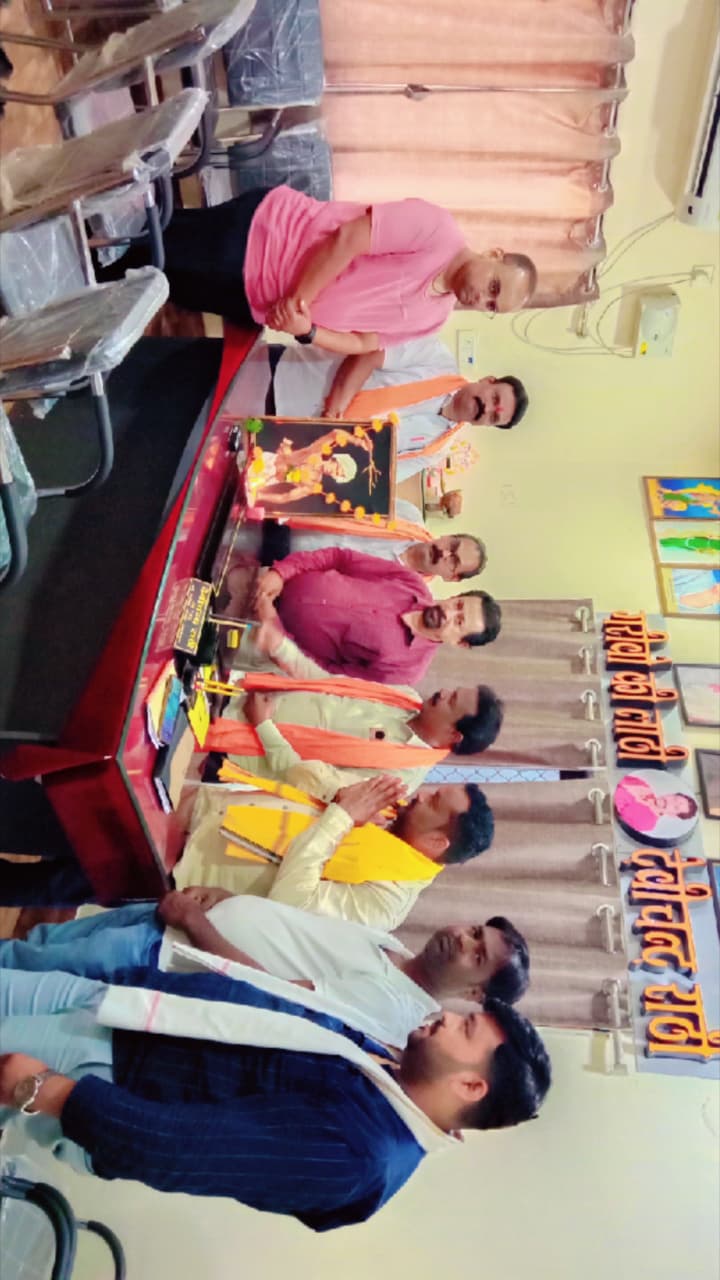 महासमुन्द: भगवान बिरसा मुण्डा की पुण्यतिथि पर नपा में श्रद्धांजलि, माल्यार्पण, उपाध्यक्ष राठी ने कहा- जल, जंगल, जमीन के रक्षक थे ‘धरती आबा’
