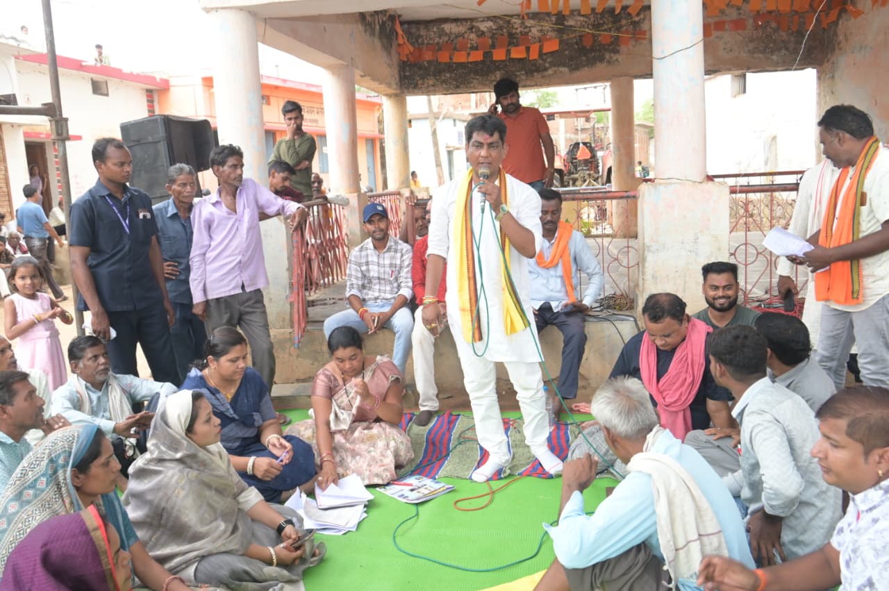 विधायक योगेश्वर राजू सिन्हा ने ग्राम कनेकेरा और भलेसर में लगाया जन चौपाल 