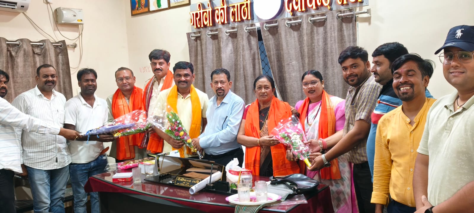 एल्डरमेन पार्षदों का सम्मान करते न.पा. उपाध्यक्ष देवीचंद राठी व पार्षदगण