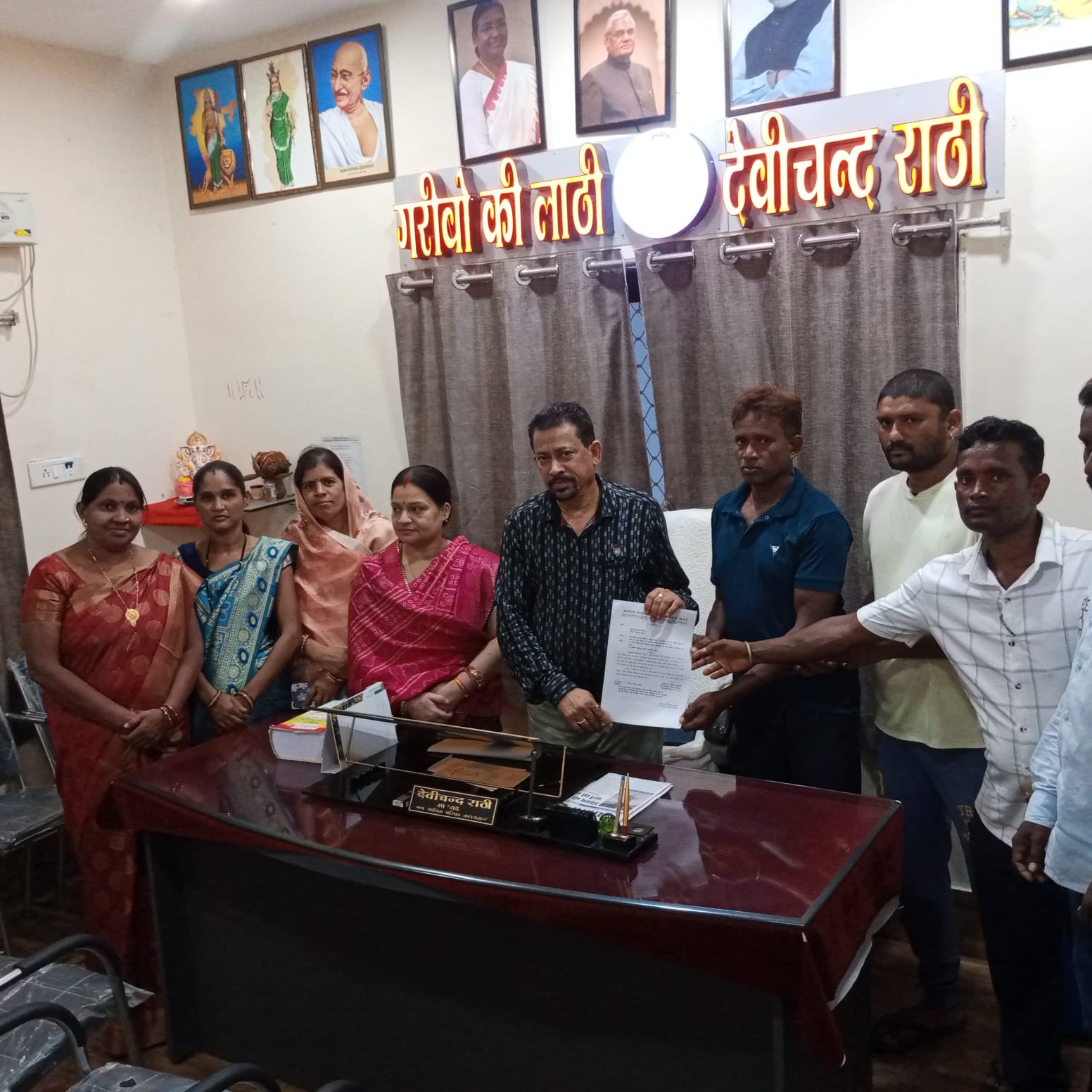 महासमुन्द: नपा उपाध्यक्ष ने सुनीं जनसमस्याएं  पट्टा सर्वे में देरी पर सीएमओ से की चर्चा, वार्डों में मुनादी के निर्देश