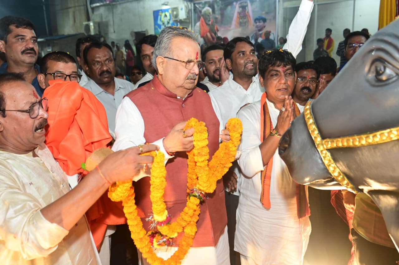 रुद्राभिषेक में शामिल हुए पूर्व मुख्यमंत्री व विधानसभा अध्यक्ष डॉ रमन सिंह