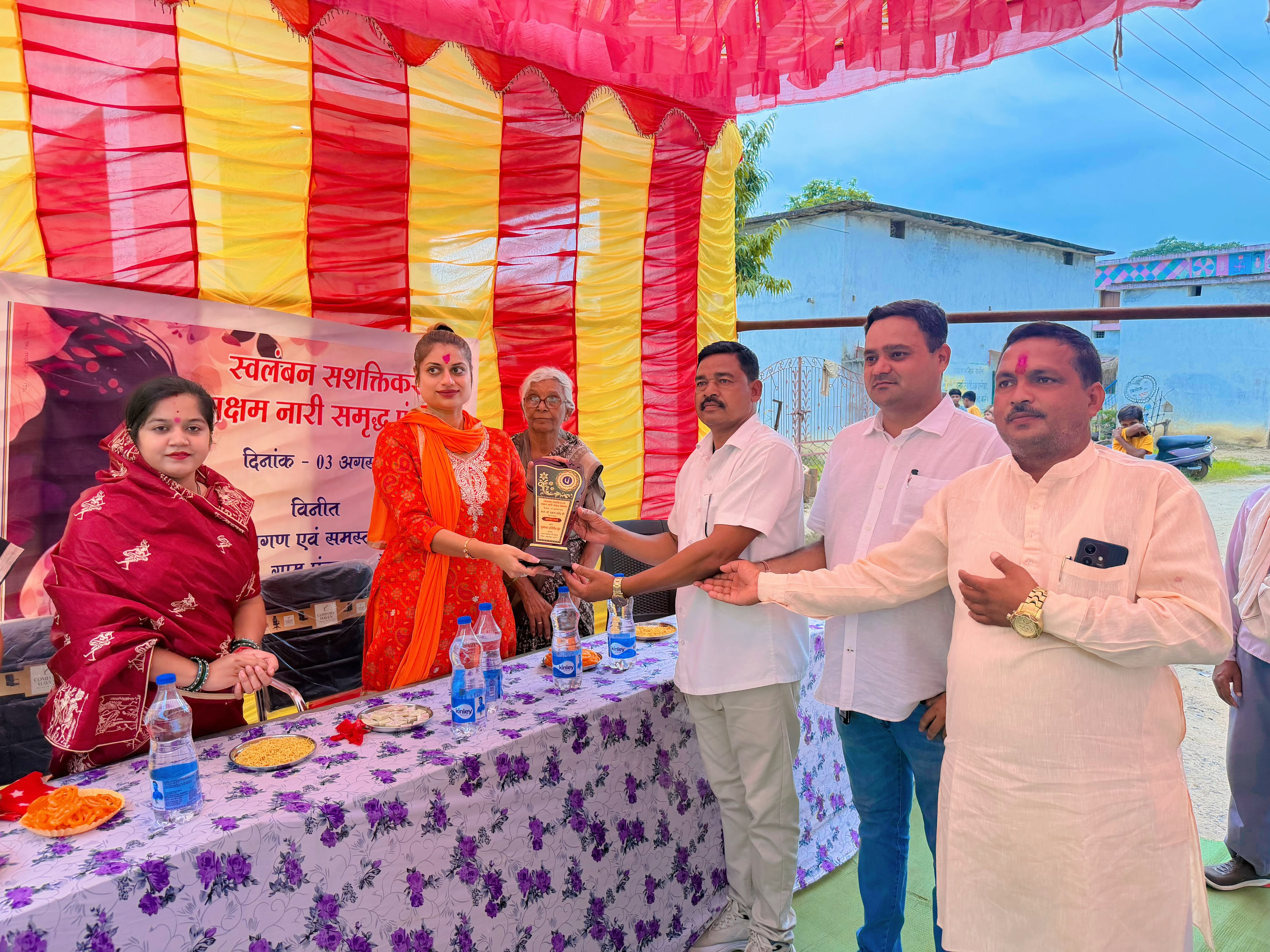 खट्टीडीह कापा में ‘महिला सशक्तिकरण से स्वावलंबन’ कार्यक्रम का भव्य आयोजन, सैकड़ों महिलाओं ने नशामुक्ति की शपथ ली , पौधरोपण भी किया, डॉ एकता ने कहा आज महिलाएं आत्मनिर्भरता की राह में अग्रसर हो रही है