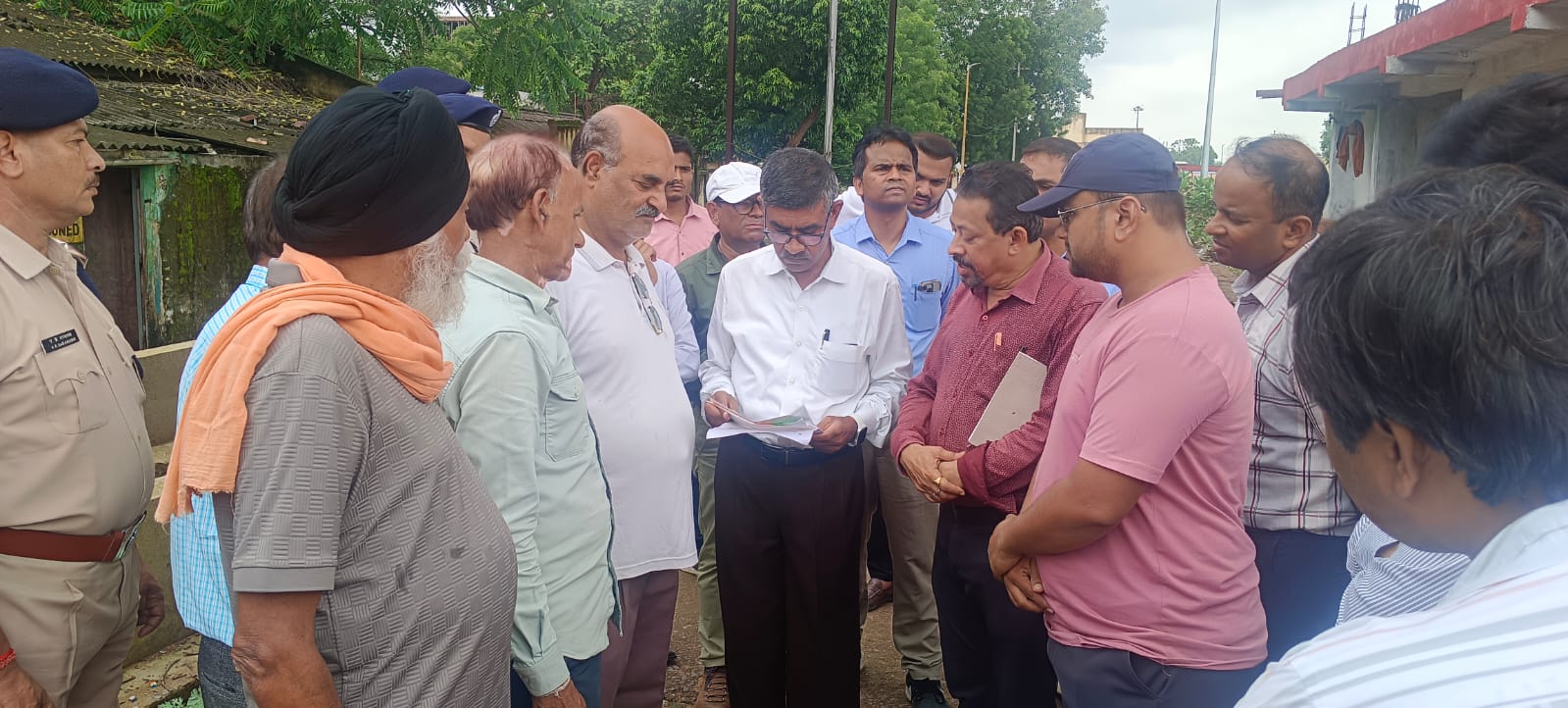 महासमुन्द: रेल्वे जीएम से मिले नपा उपाध्यक्ष, स्टेशन की 8 मांगों का ज्ञापन सौंपा अंडरब्रिज, ओवरब्रिज और नई लोकल ट्रेन शुरू करने की मांग