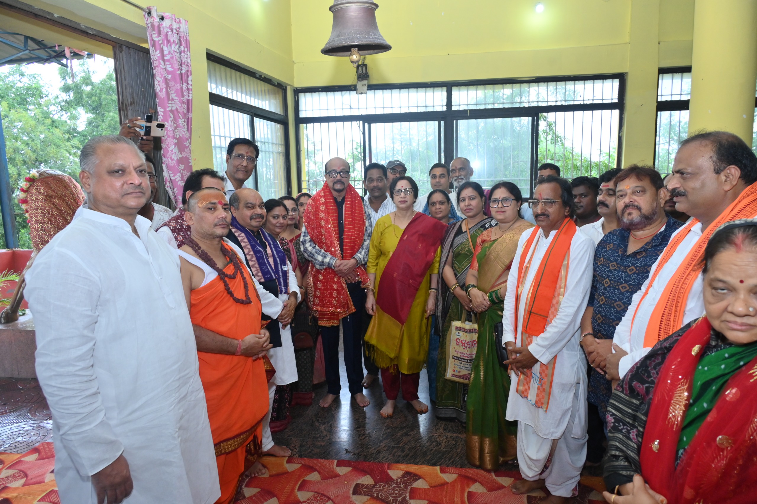 ओडिशा प्रवास के दौरान राज्यपाल रमेन डेका जी के साथ पुरन्दर मिश्रा सपत्नीक किये दर्शन-पूजन,मां वैष्णो देवी के दरबार में विधायक पुरन्दर मिश्रा ने प्रदेशवासियों के मंगल की कामना की