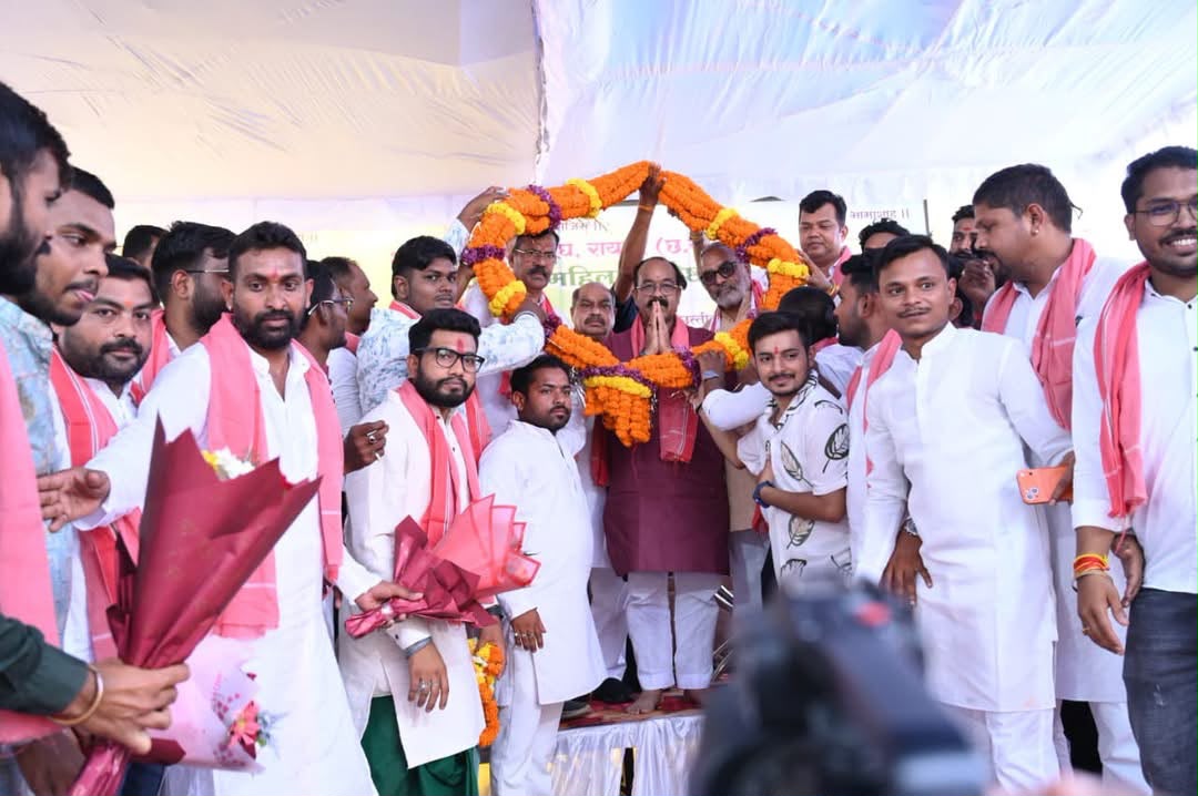 तेलीबांधा में गूंजा छत्तीसगढ़ी संस्कृति का उल्लास, हरेली तिहार में उपमुख्यमंत्री अरुण साव के साथ शामिल हुए विधायक पुरन्दर मिश्रा