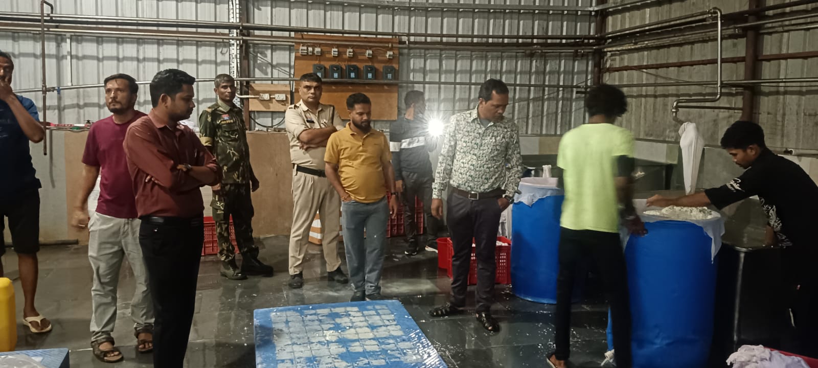 कलेक्टर के निर्देश पर रात 12 बजे कार्रवाई,वैद्य फूड में राजस्व, खाद्य औषधि एवं पुलिस की संयुक्त टीम की दबिश, 200 किलो पनीर जब्त