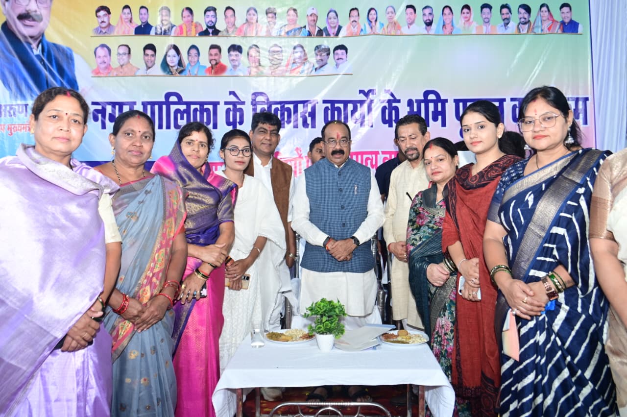 महासमुंद को 31 करोड़ की सौगात, नपा और PWD के कार्यों का भूमिपूजन  नए बस स्टैंड और नपा के नवीन कार्यालय के लिए 10 करोड़ की घोषणा